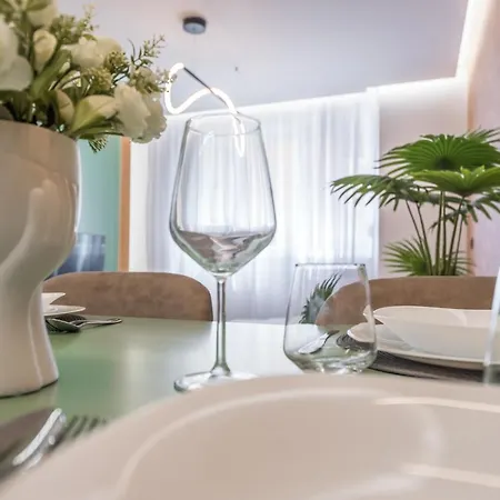 Tropical Palm Retreat-brand New Apartment